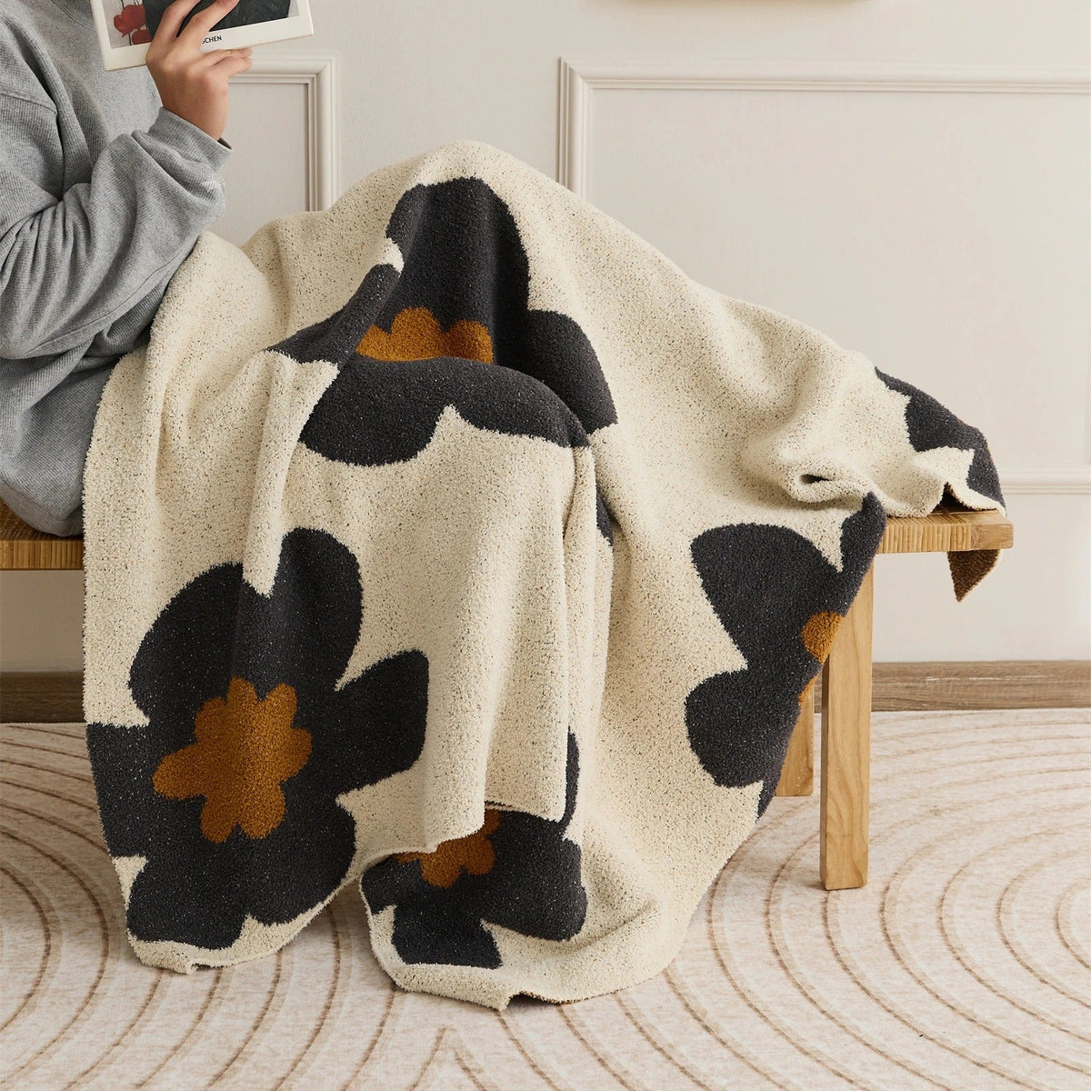 FloralSoft - Luxury Microfiber Blanket for Ultimate Comfort LoungeYard — product view 1