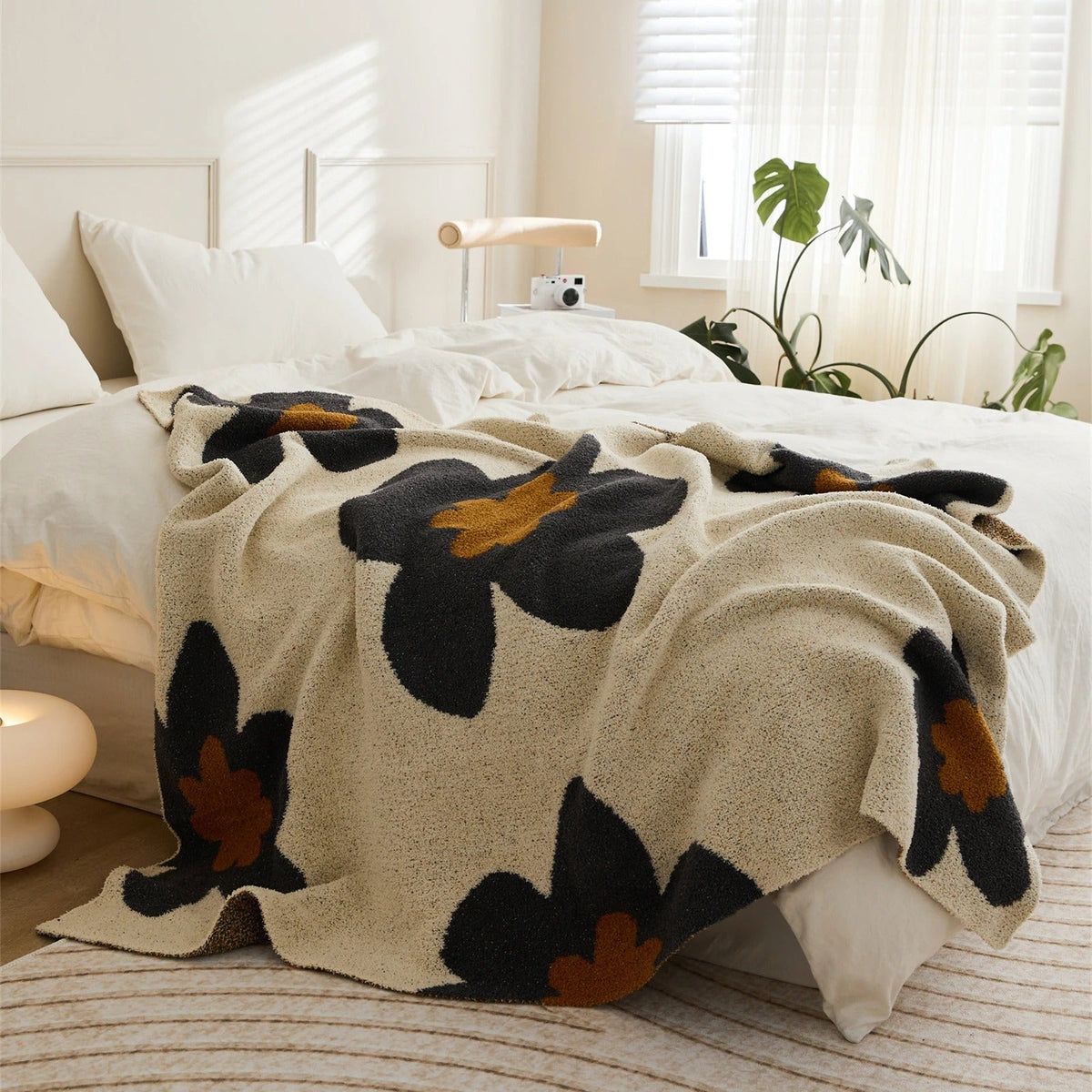 FloralSoft - Luxury Microfiber Blanket for Ultimate Comfort LoungeYard — product view 3