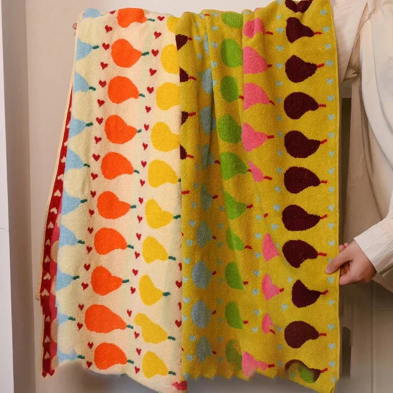 LoungeYard | Soft children's towel made of cotton with pear motif — product view 2