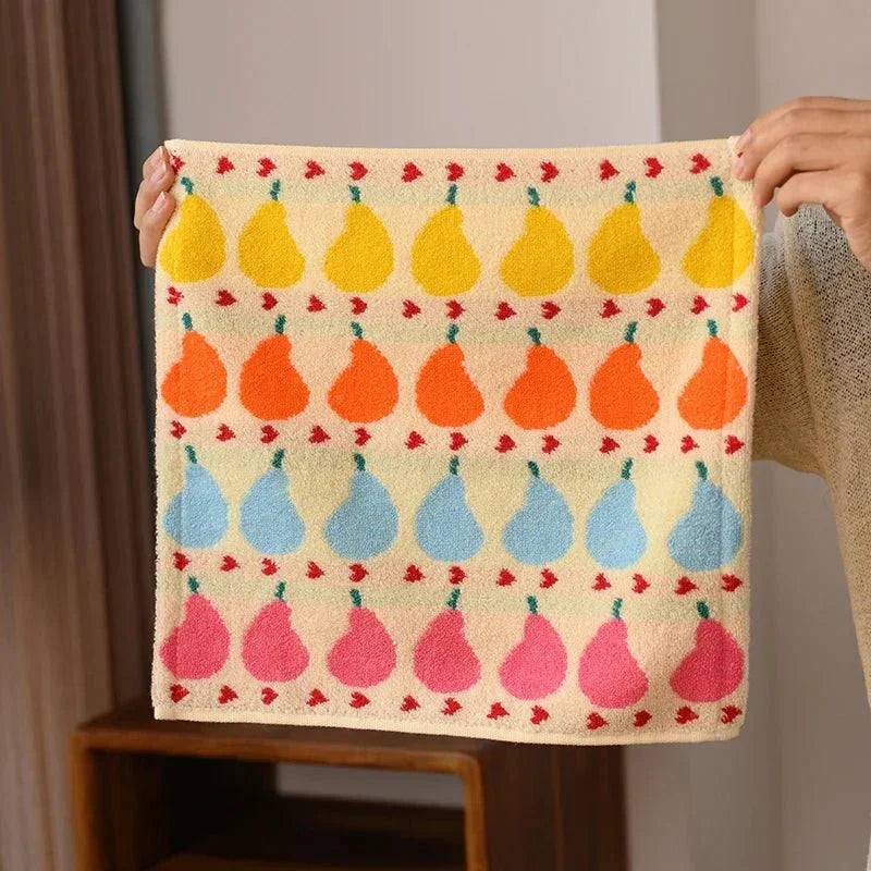 LoungeYard | Soft children's towel made of cotton with pear motif — product view 5