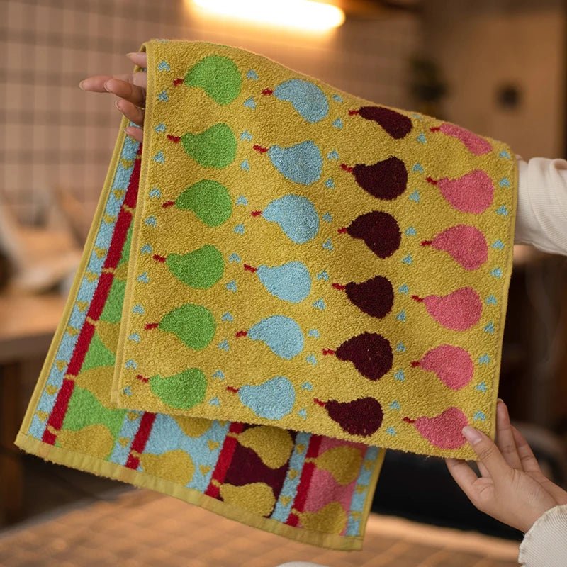 LoungeYard | Soft children's towel made of cotton with pear motif — product view 6