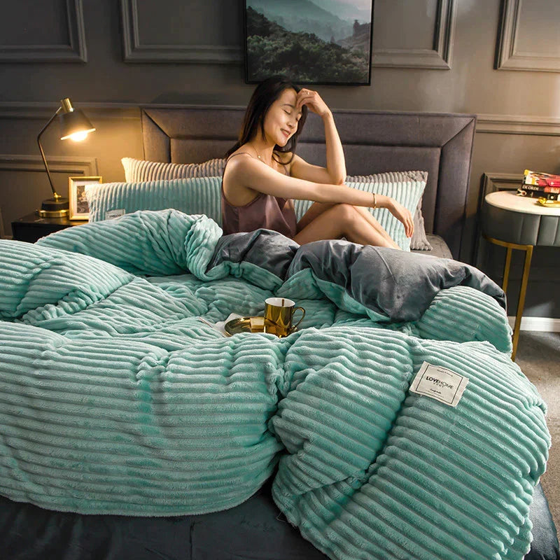 LoungeYard | Fleece Blanket Soft Warm Plush Bedding — product view 4