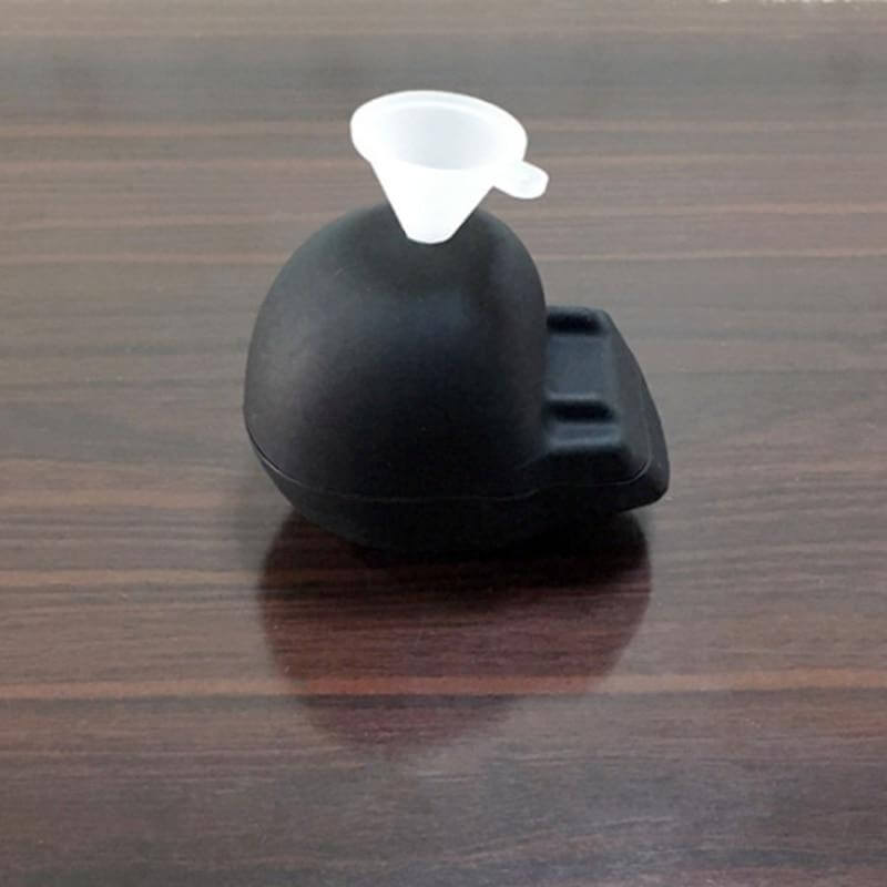LoungeYard | Big Skull Shape 3D Ice Cube Mold — product view 4