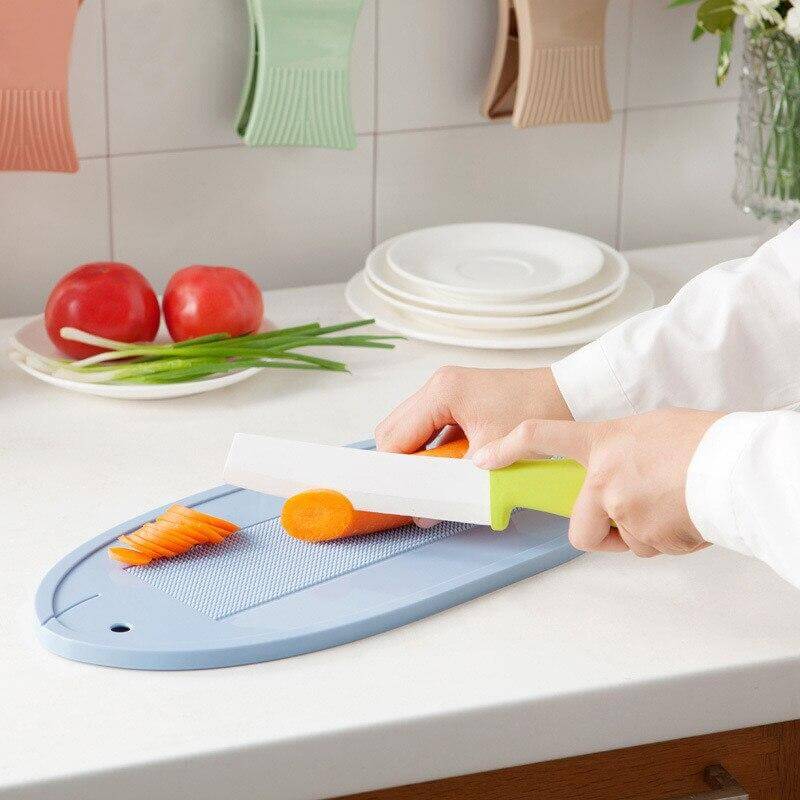 LoungeYard | Creative Fish Cutting Board with Clip — product view 2