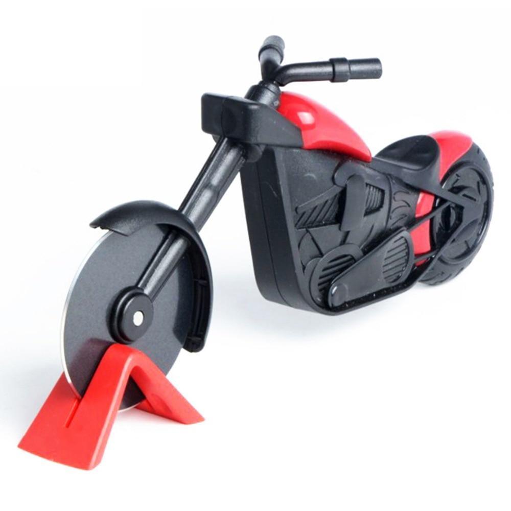 LoungeYard | Chopper Pizza Cutter — product view 2
