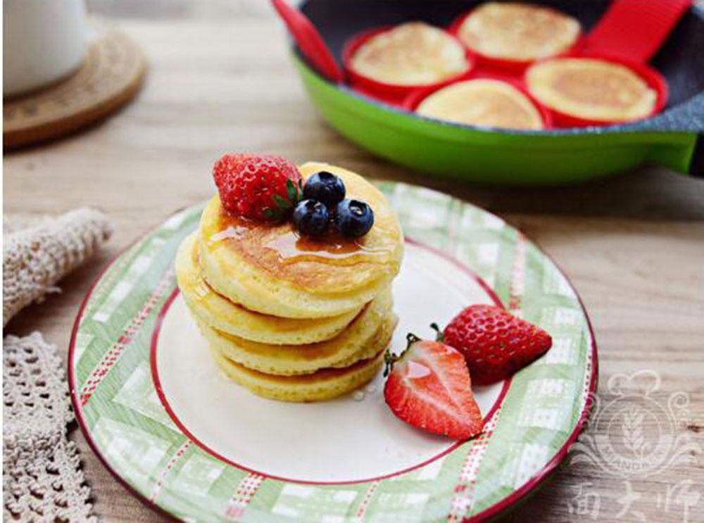 Non-Stick Silicone Egg & Pancake Mold | LoungeYard — product view 4