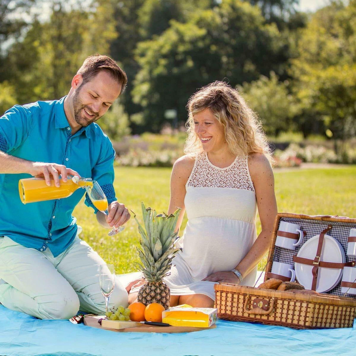 Sandproof Lightweight Beach Blanket LoungeYard — product view 2