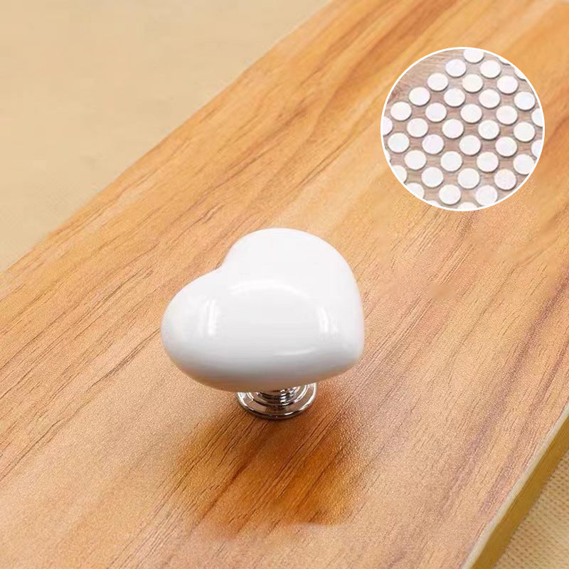 LoungeYard | Heart-shaped toilet button — product view 1