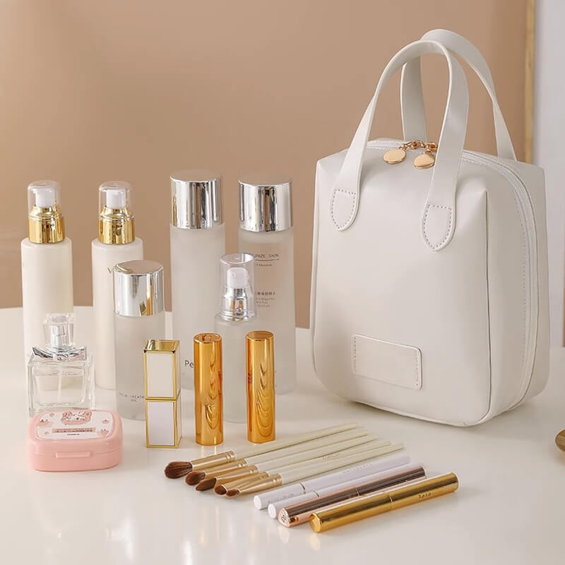 LoungeYard | Travel bag for cosmetics — product view 2