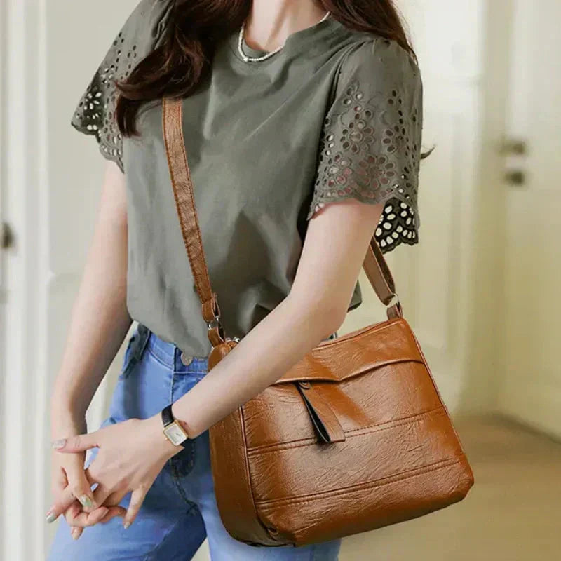 LoungeYard | Retro shoulder bag in multiple layers with large capacity — product view 3