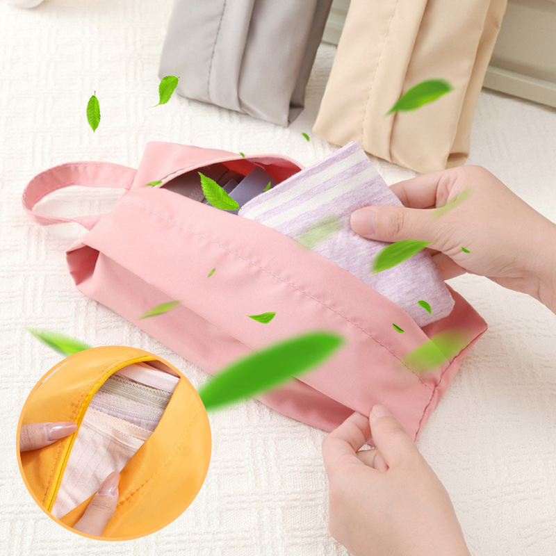 LoungeYard | Waterproof and portable travel organizer bag — product view 6