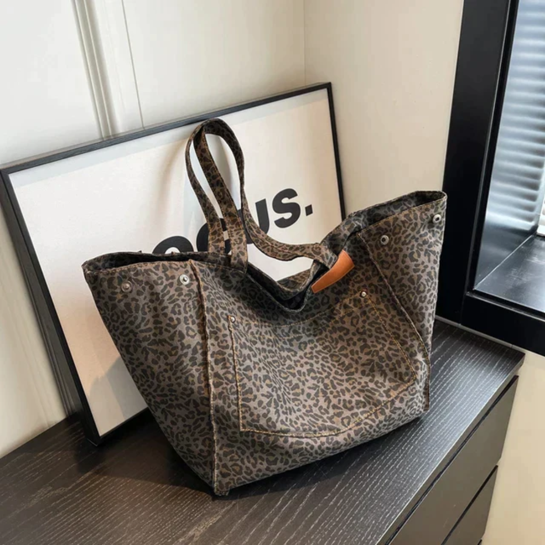 LoungeYard | Stylish Handbag with Leopard Print - WildElegance — product view 2