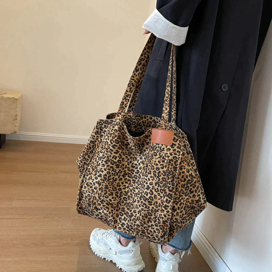 LoungeYard | Stylish Handbag with Leopard Print - WildElegance — product view 3