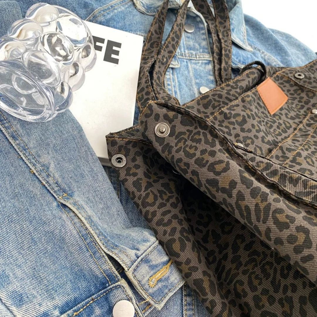 LoungeYard | Stylish Handbag with Leopard Print - WildElegance — product view 4
