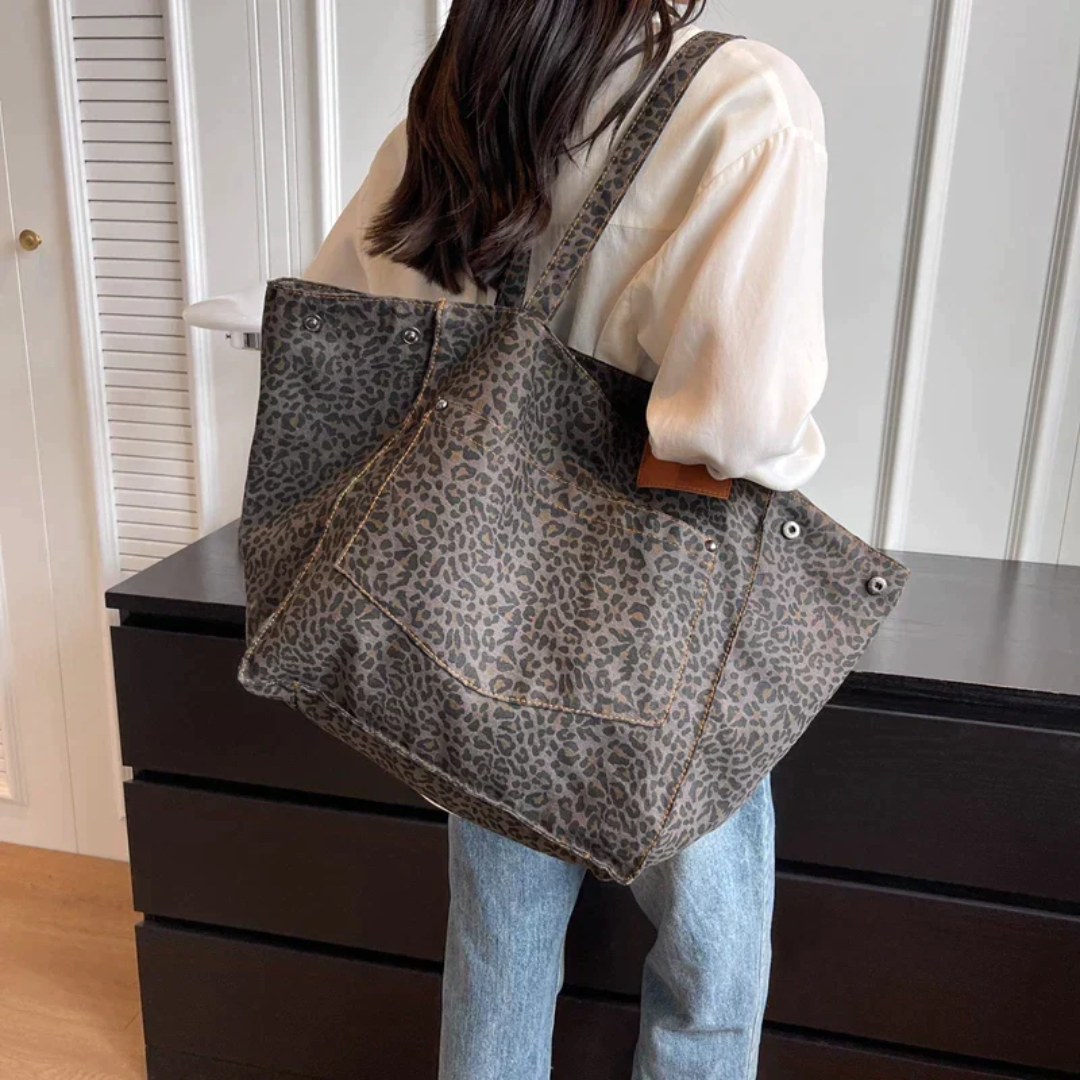LoungeYard | Stylish Handbag with Leopard Print - WildElegance — product view 6